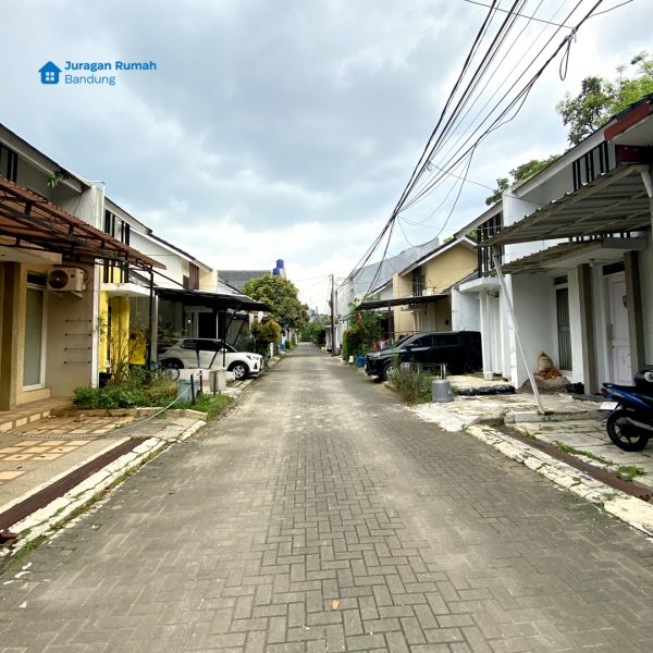 Rumah di daerah Pinus Regency