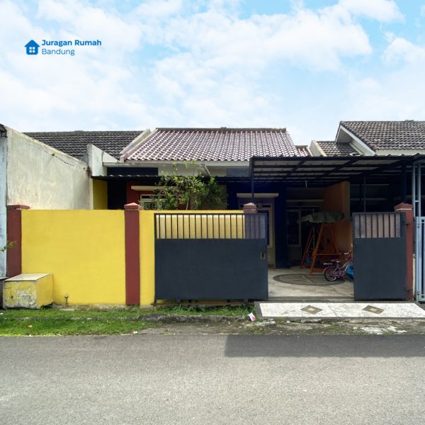 Rumah di daerah Cipamokolan